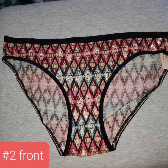 3 panty bundled Victoria's secret size med and lg - Picture 6 of 13